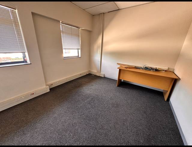 404M² OFFICE TO LET IN PARKTOWN